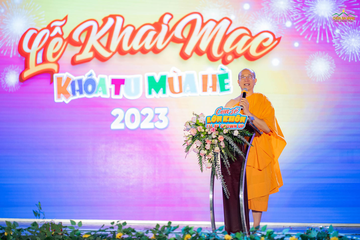 Sư Phụ Thích Trúc Thái Minh phát biểu trong lễ khai mạc khóa tu mùa hè 2023