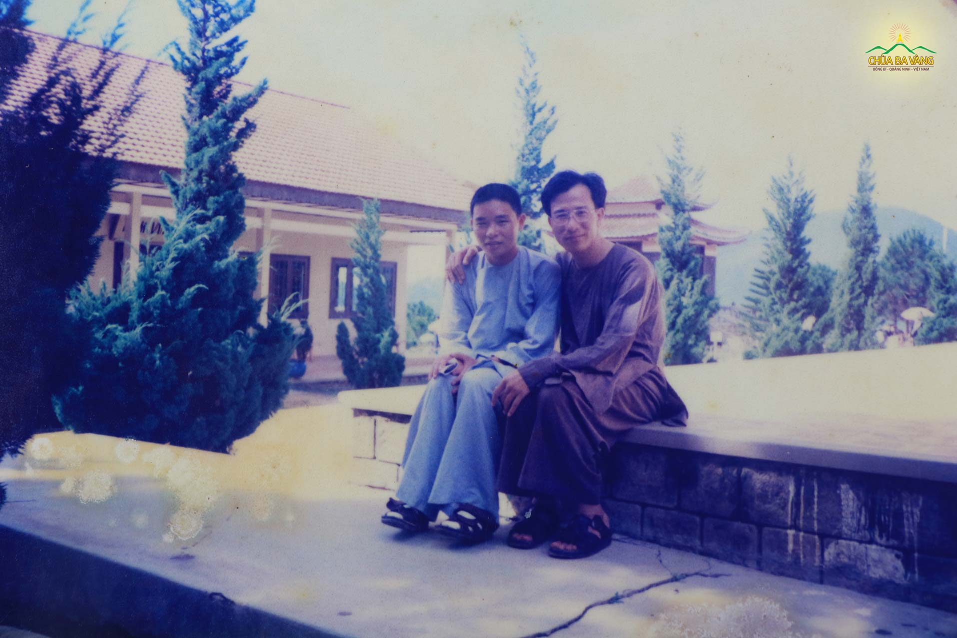 Sư Phụ Thích Trúc Thái Minh (bên phải) khi còn là cư sĩ