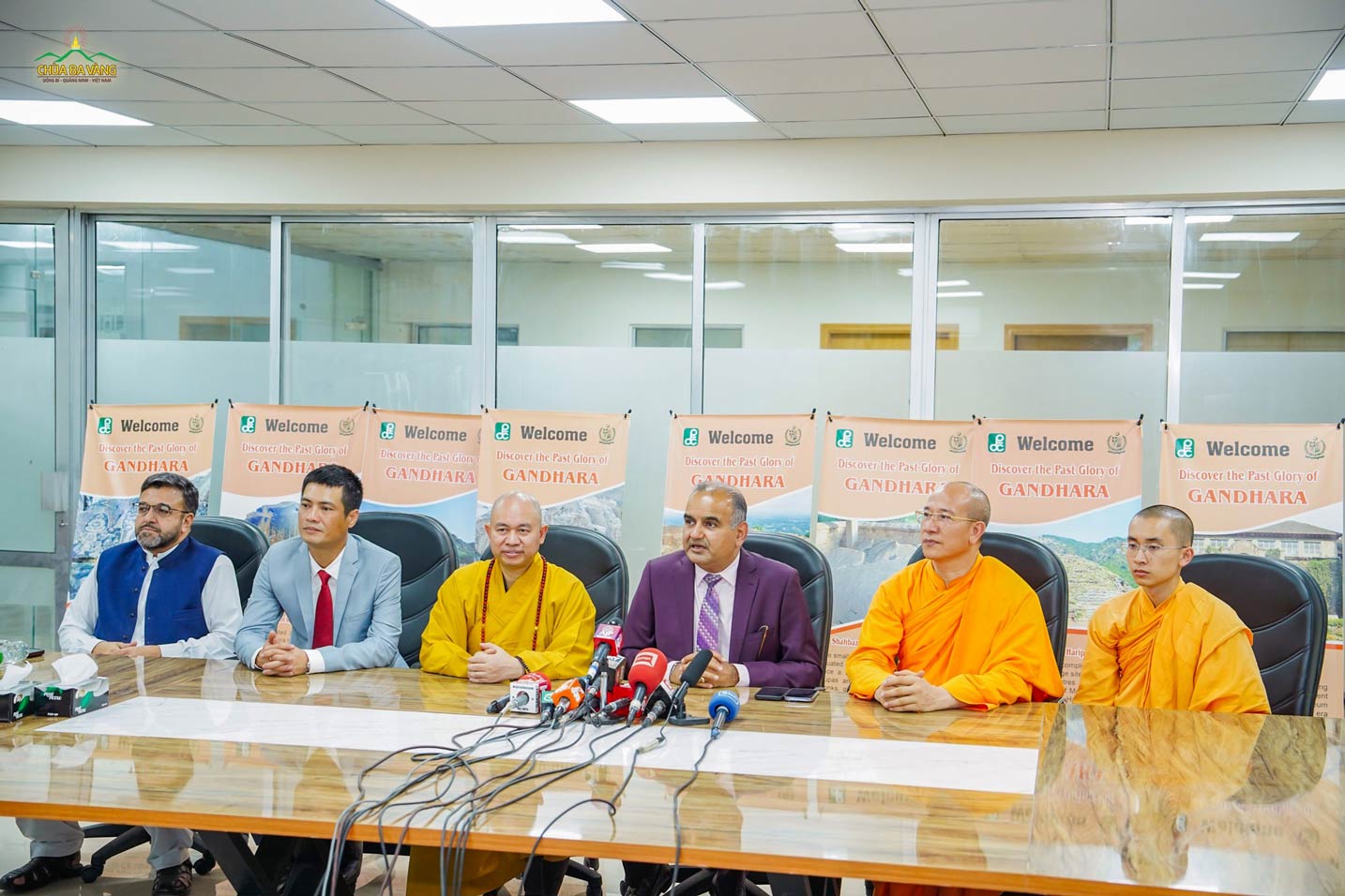 Toàn cảnh buổi làm việc song phương giữa đại diện Giáo hội Phật giáo Việt Nam và Bộ trưởng, Quốc vụ khanh, Đặc phái viên của Thủ tướng Pakistan về Phát triển di sản Gandhara - Tiến sĩ Ramesh Kumar Vankwani