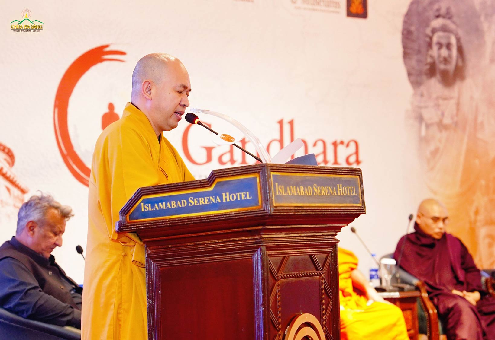 Thượng tọa Thích Đức Thiện - Đại biểu Quốc hội khóa XV, Phó Chủ tịch, Tổng Thư ký HĐTS, Trưởng Ban Phật giáo Quốc tế Trung ương GHPGVN phát biểu tại Hội thảo về Di sản Phật giáo Gandhara (Pakistan)