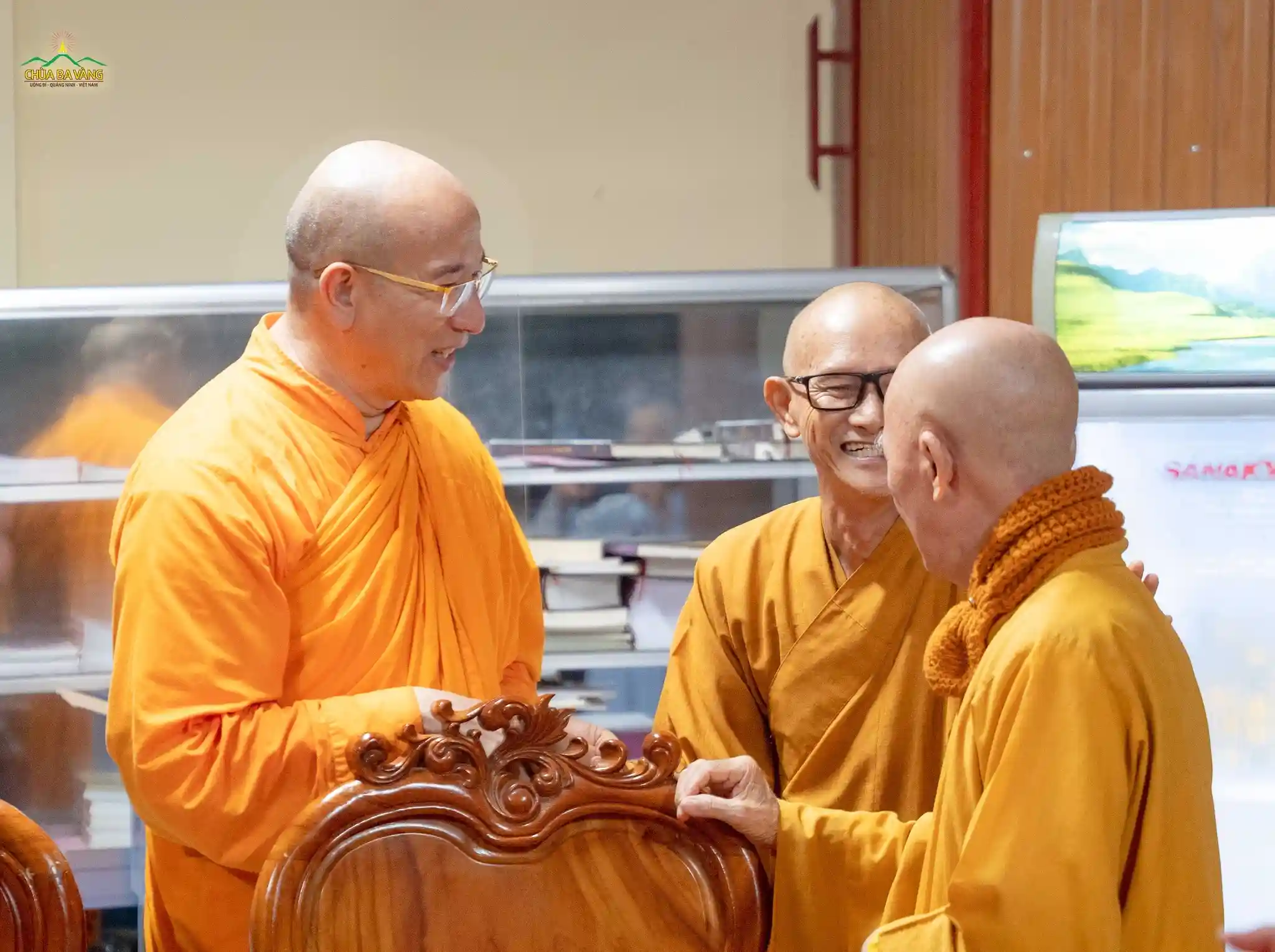 Quý Hòa Thượng tại Thiền viện Chơn Không hoan hỷ trò chuyện cùng Thầy Thích Trúc Thái Minh
