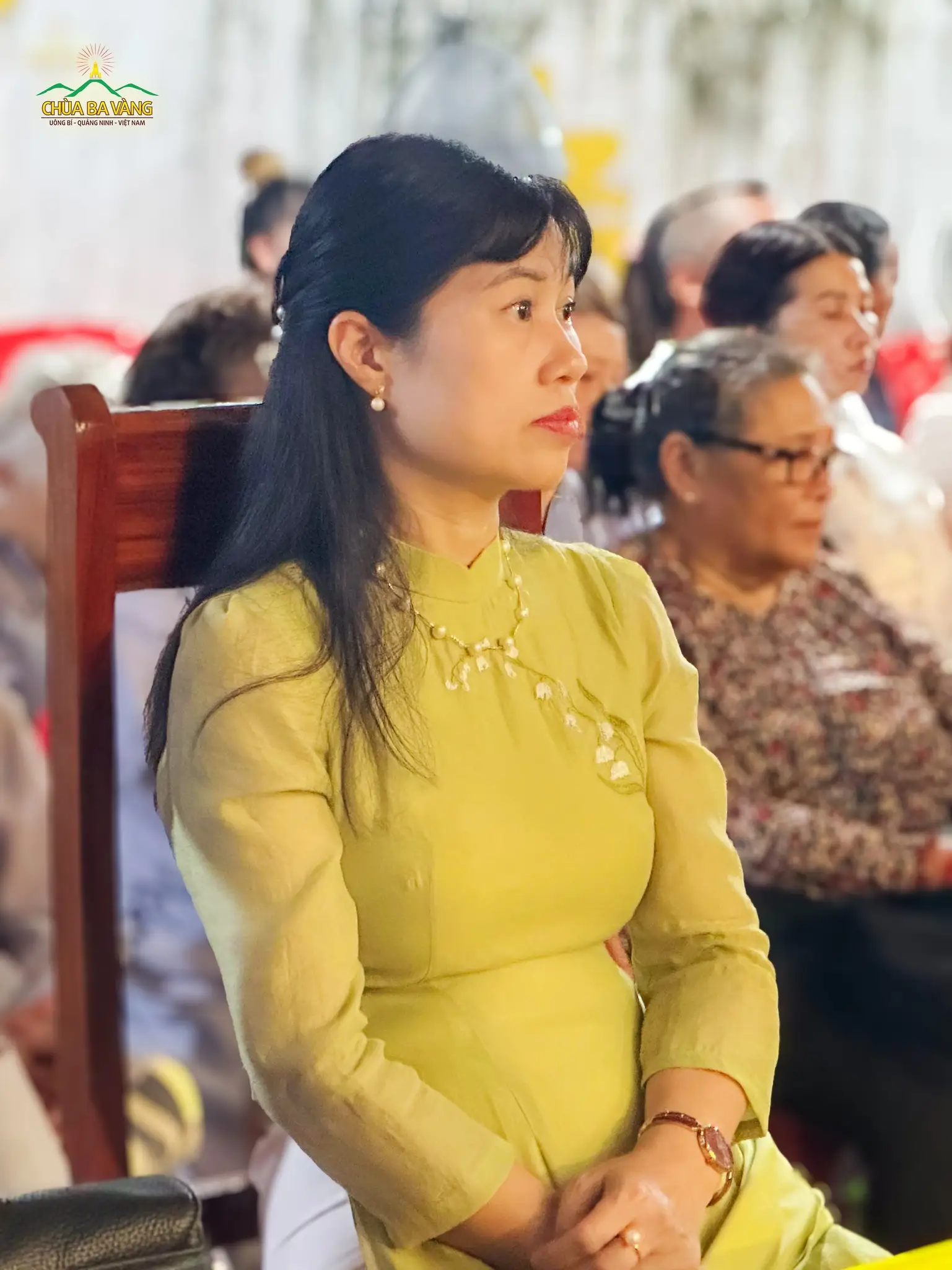 Tham tán Đại sứ quán Việt Nam tại Lào - Bà Nguyễn Thị Thuận tham dự buổi chia sẻ Phật Pháp