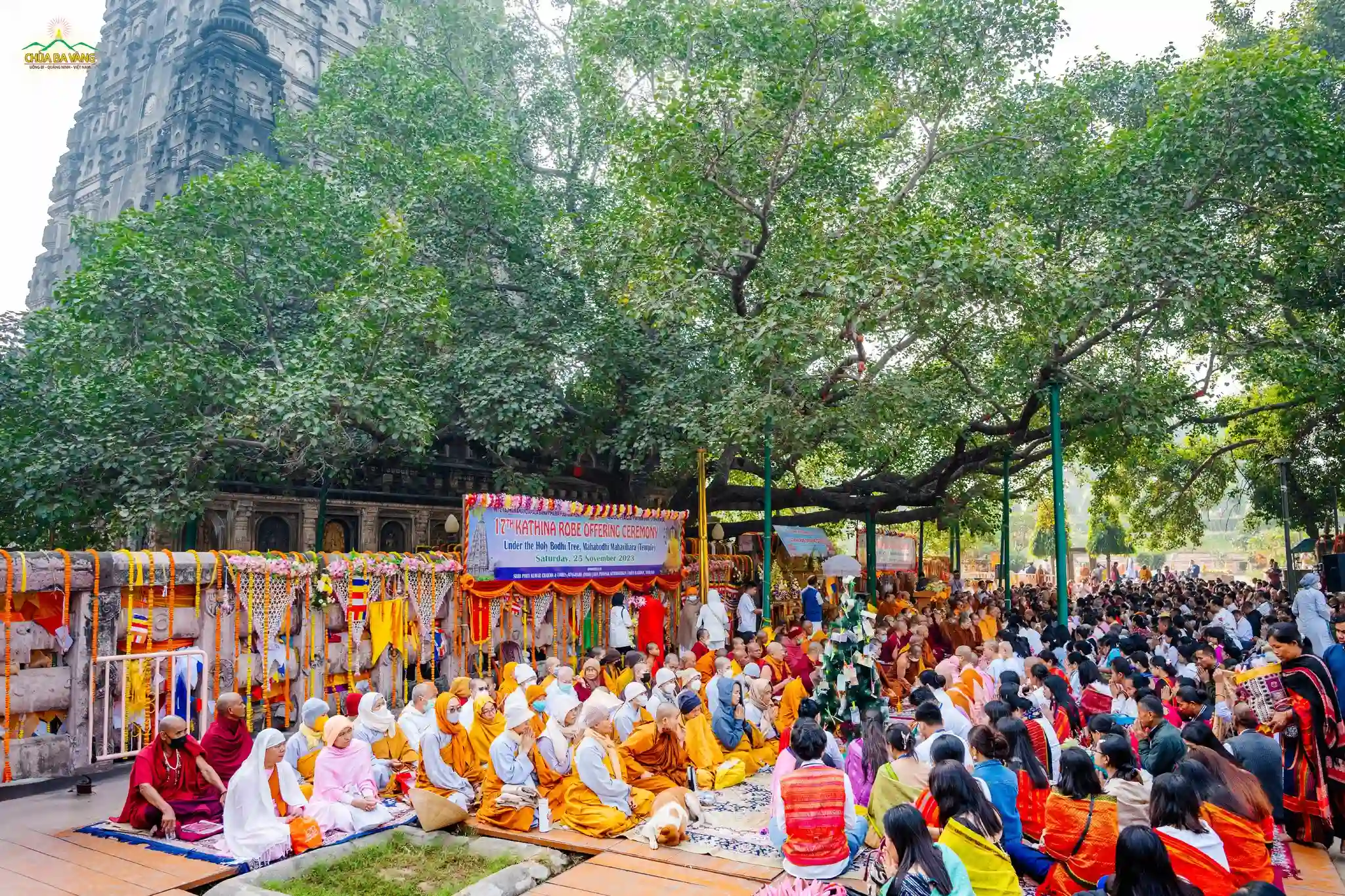 Lễ Dâng y Kathina có sự tham dự của chư Tôn đức Hòa thượng, Thượng tọa, Đại đức Tăng Ni đến từ các quốc gia Bangladesh, Ấn Độ, Thái Lan, Australia, Nepal, Sri Lanka, Tây Tạng, Lào, Việt Nam