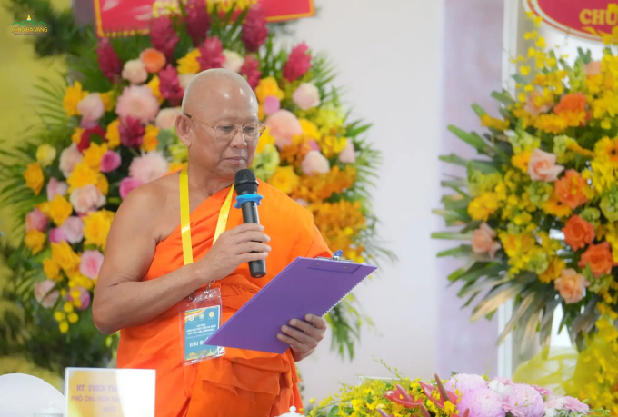 Lãnh đạo Phật giáo Trung ương Cộng hòa dân chủ nhân dân Lào phát biểu tại Hội nghị