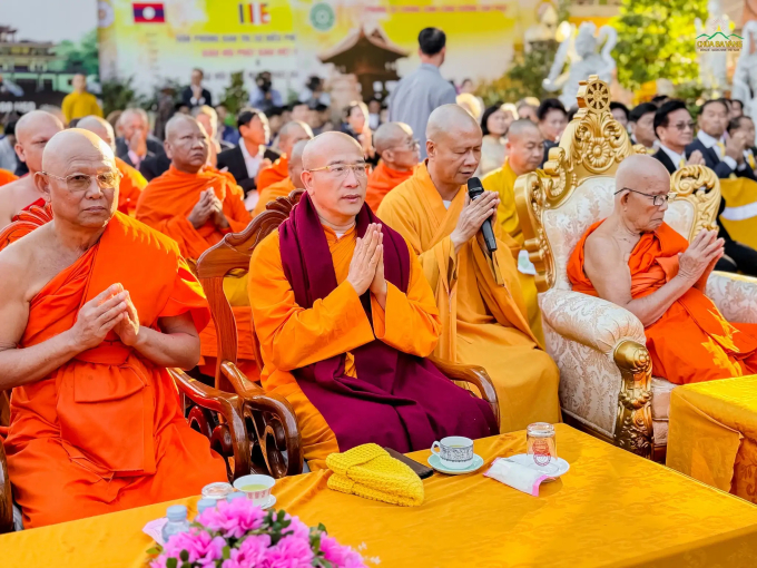 Chư Tôn đức Tăng hai nước Việt Nam, Lào thực hiện nghi thức Phật giáo