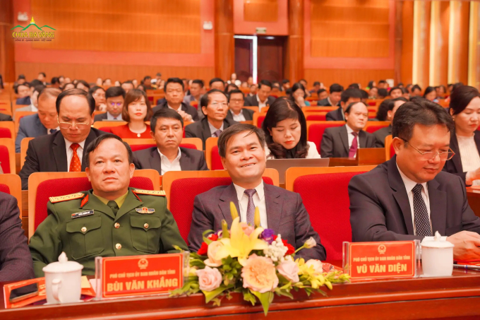 Đại diện lãnh đạo các Ban, Ngành tỉnh Quảng Ninh tham dự buổi lễ