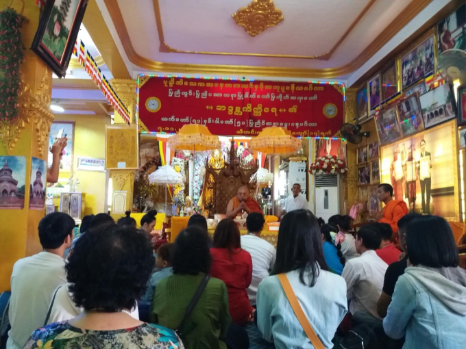Nhân dân, Phật tử đến chiêm bái Xá lợi tại tu viện Parami (Myanmar)