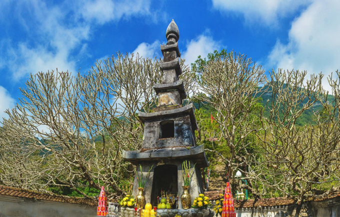 Xá lợi Phật hoàng Trần Nhân Tông được tôn thờ trong tháp Huệ Quang (Yên Tử)