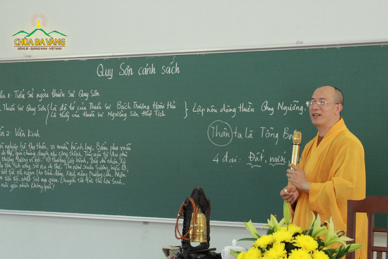 Thầy Thích Trúc Thái Minh giảng Pháp cho Tăng chúng chùa Ba Vàng.