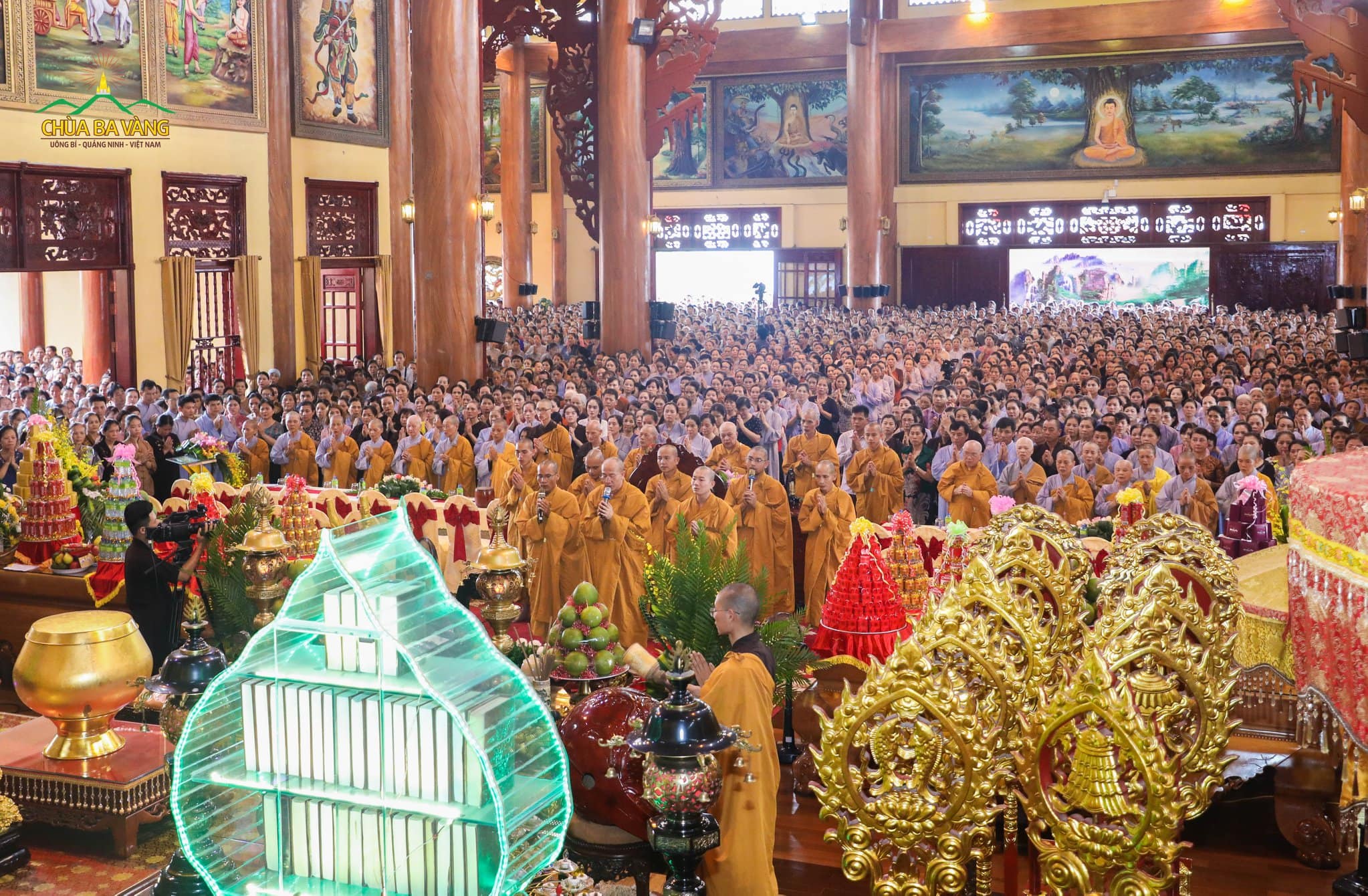 Hơn 25 ngàn người trên khắp mọi miền tổ quốc về tham gia lễ Phát Tâm Bồ Đề tại chùa Ba Vàng ngày 19/6