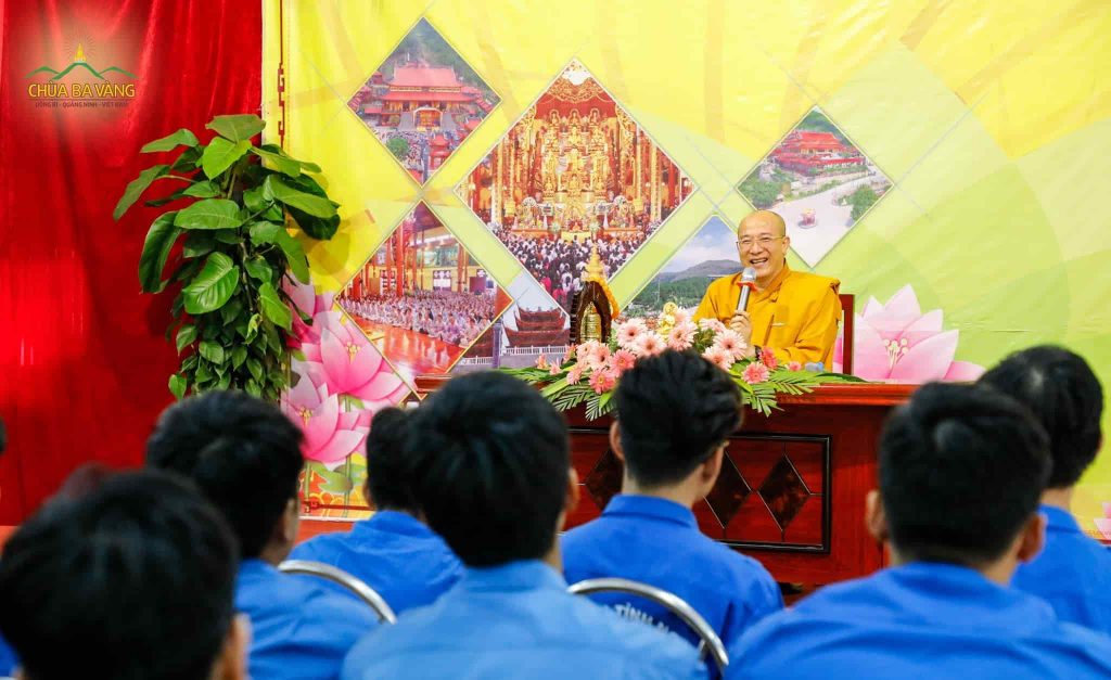 Sinh viên tình nguyện trường Đại Học Xây Dựng được truyền cảm hứng về lý tưởng phụng sự từ Sư Phụ Thích Trúc Thái Minh