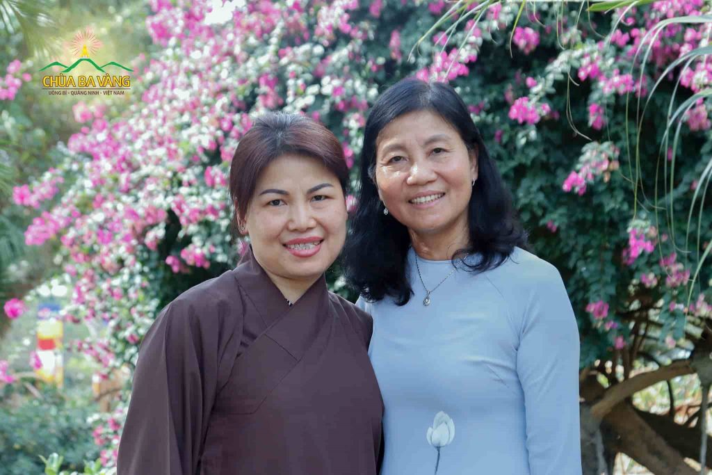 Nhờ nghe pháp và ứng dụng những lời dạy của Thầy Thích Trúc Thái Minh, cô Ngân đã có được cuộc sống tốt đẹp hơn
