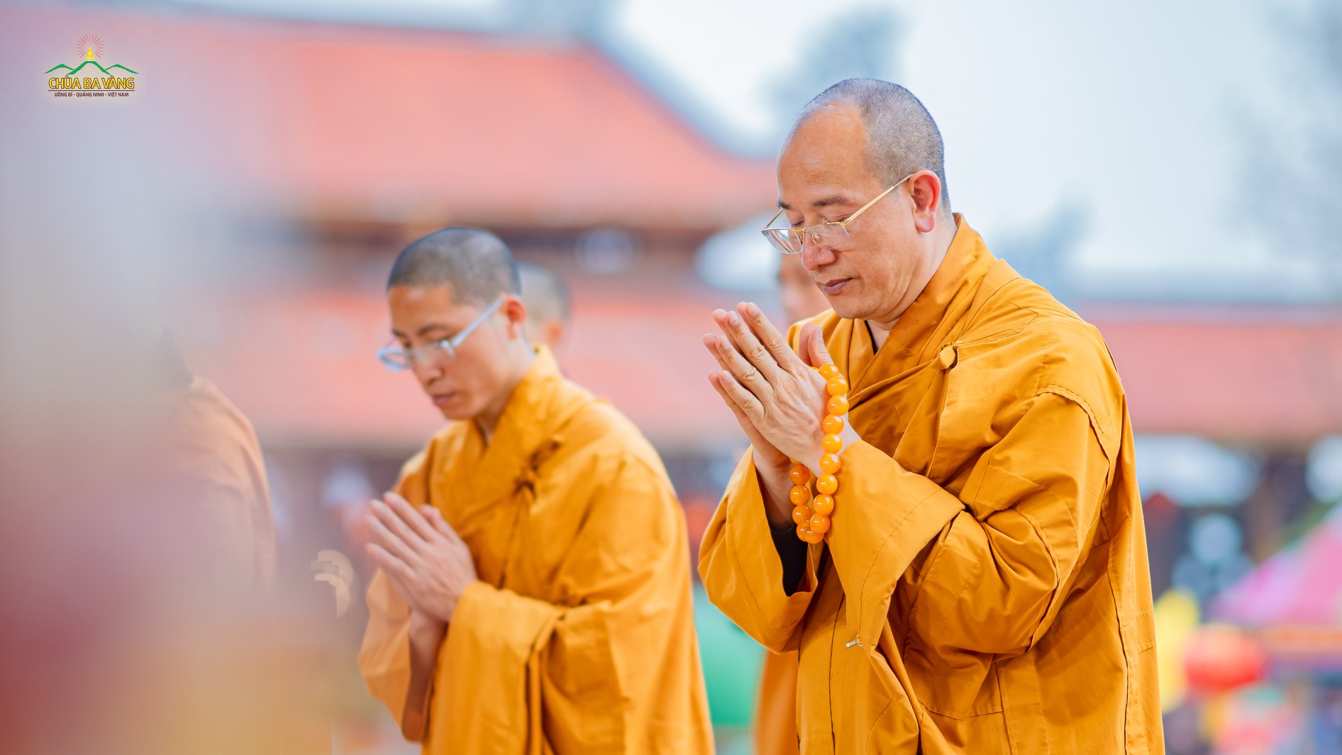 Trên tinh thần hộ quốc an dân, Sư Phụ Thích Trúc Thái Minh cùng đại diện chư Tăng chùa Ba Vàng đã tác lễ khai đàn Dược Sư Cầu Tiêu Tai Diên Thọ - Quốc Thái Dân An.