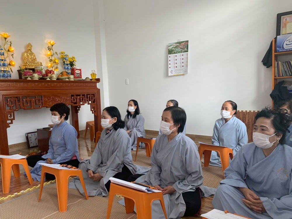 Phật tử tham gia tu tập cùng đạo tràng