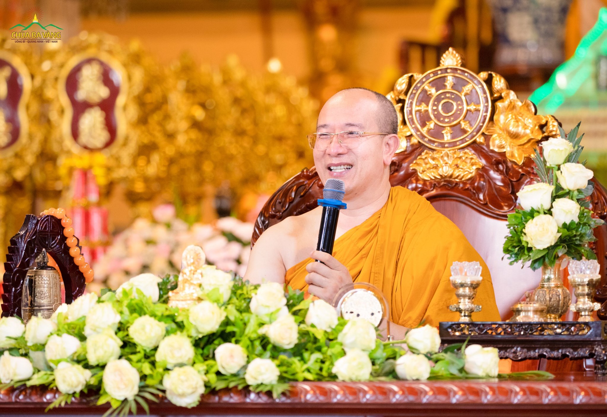 Trong ngày tu Bát quan trai giới thường kỳ của chùa, Sư Phụ Thích Trúc Thái Minh đã quang lâm chính điện chùa Ba Vàng, giảng giải Pháp thoại: 