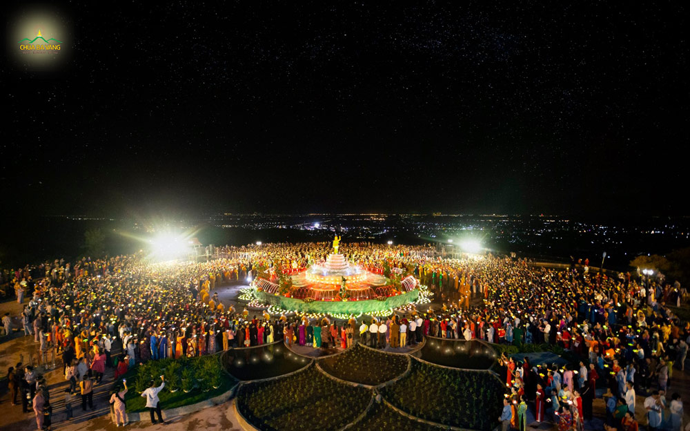 Đông đảo Phật tử, nhân dân tham gia kính mừng Lễ Phật đản tại chùa Ba Vàng