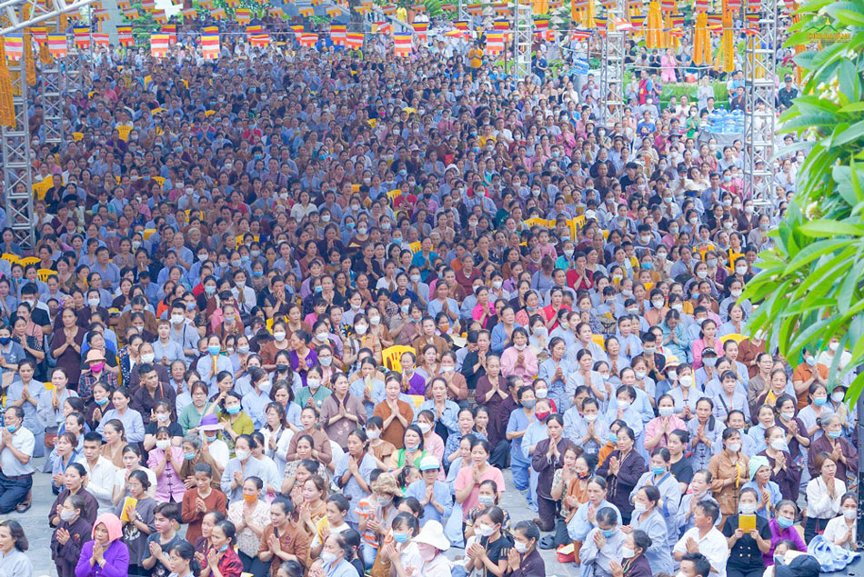 Đông đảo Nhân dân, Phật tử tham dự lễ cầu siêu hương linh thai nhi tại chùa Ba Vàng (Ảnh năm 2022)