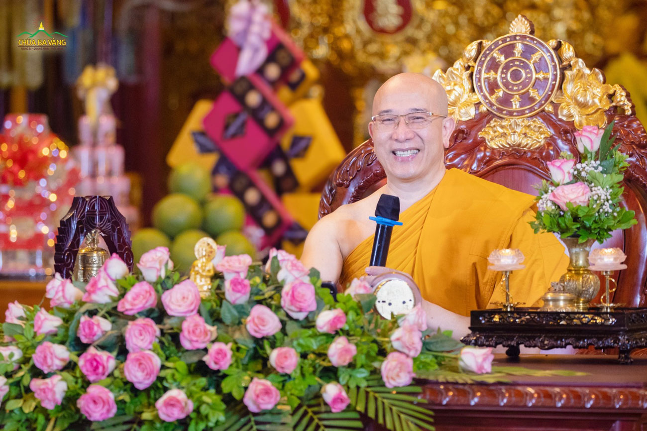 Thầy Thích Trúc Thái Minh chia sẻ về thông tin “chùa Ba Vàng không báo cáo tiền công đức” (Ảnh minh họa)