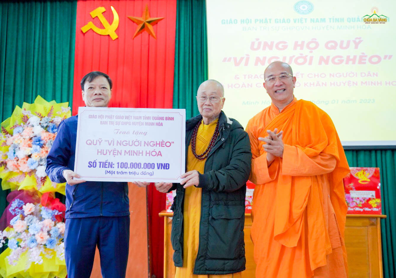 Ban trị sự Giáo Hội Phật Giáo Việt Nam huyện Minh Hóa ủng hộ quỹ “Vì người nghèo” của Ủy Ban Mặt Trận Tổ Quốc huyện