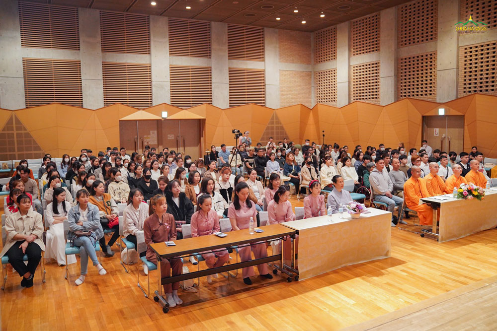 Hội trường buổi giảng Pháp tại Toyota, Aichi, Nhật Bản