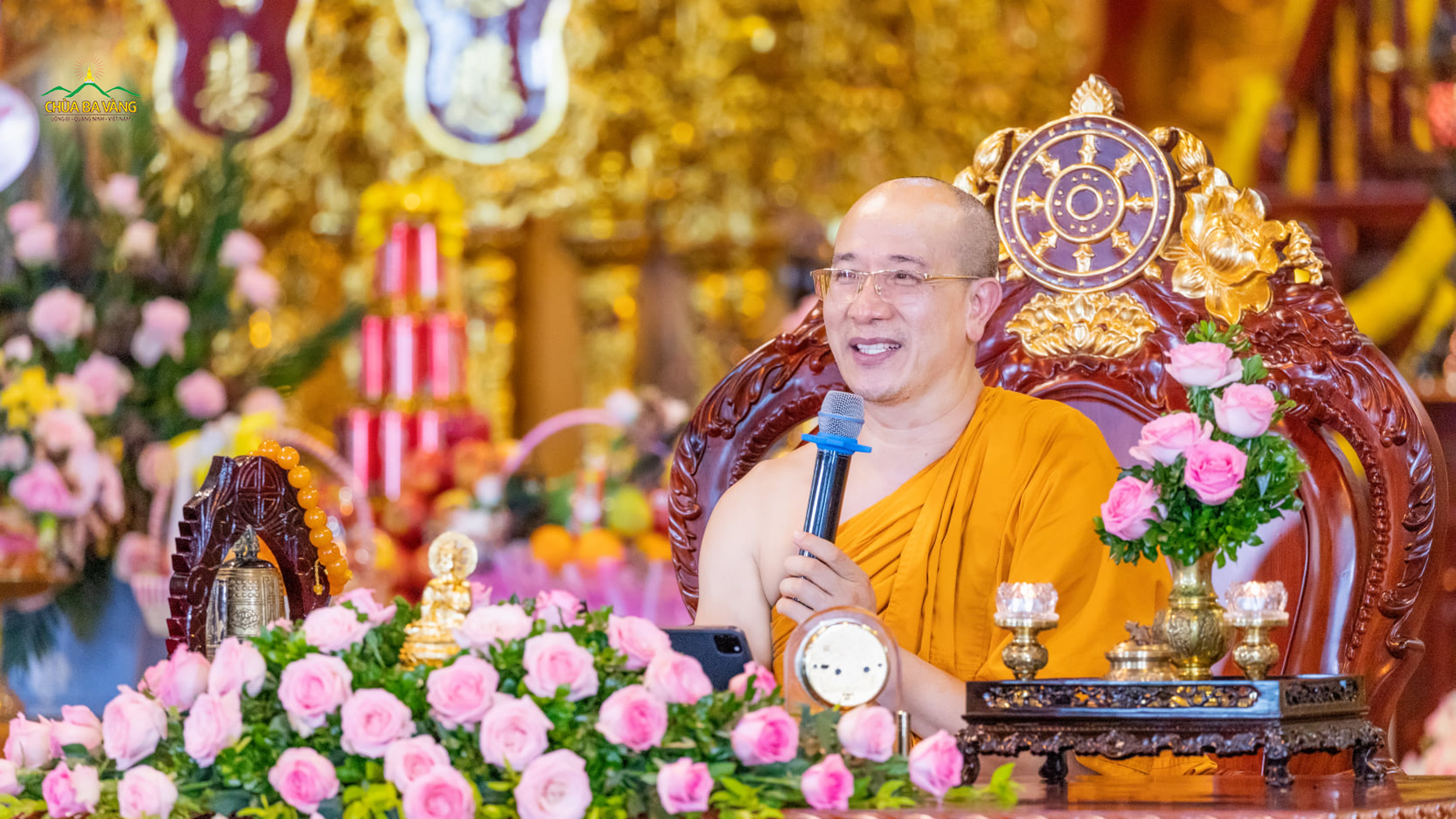 Nhân kỷ niệm ngày Gia đình Việt Nam, thể theo lời thỉnh cầu của Câu lạc bộ Tình yêu - Hôn nhân - Gia đình Phật tử chùa Ba Vàng, Sư Phụ đã truyền trao cho các Phật tử Pháp thoại “Phật Pháp và hạnh phúc gia đình”