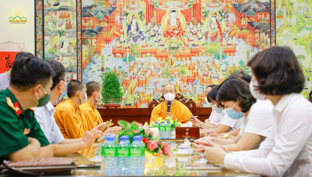 Sáng ngày 22/7/2021, Sư Phụ Thích Trúc Thái Minh cùng chư Tăng đã có buổi đón tiếp đoàn lãnh đạo thành phố Uông Bí tham quan, khảo sát khu cách ly dự phòng tại chùa Ba Vàng