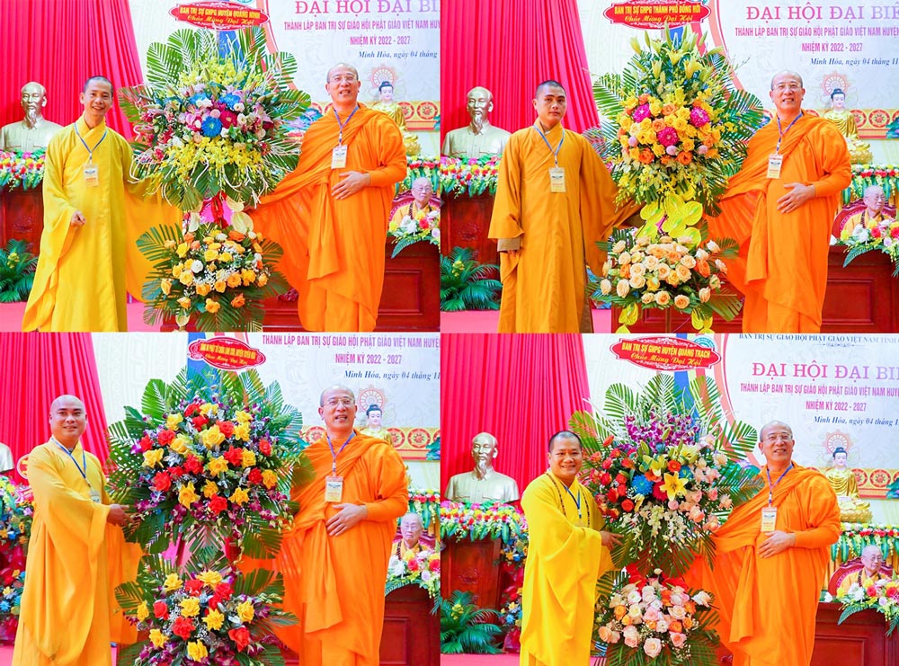 Đại đức Thích Trúc Thái Minh đại diện cho Tân Ban Trị sự GHPGVN huyện Minh Hóa, tỉnh Quảng Bình đón nhận những lẵng hoa tươi thắm từ BTS GHPGVN các huyện Quảng Ninh, Tuyên Hóa, Quảng Trạch và thành phố Đồng Hới