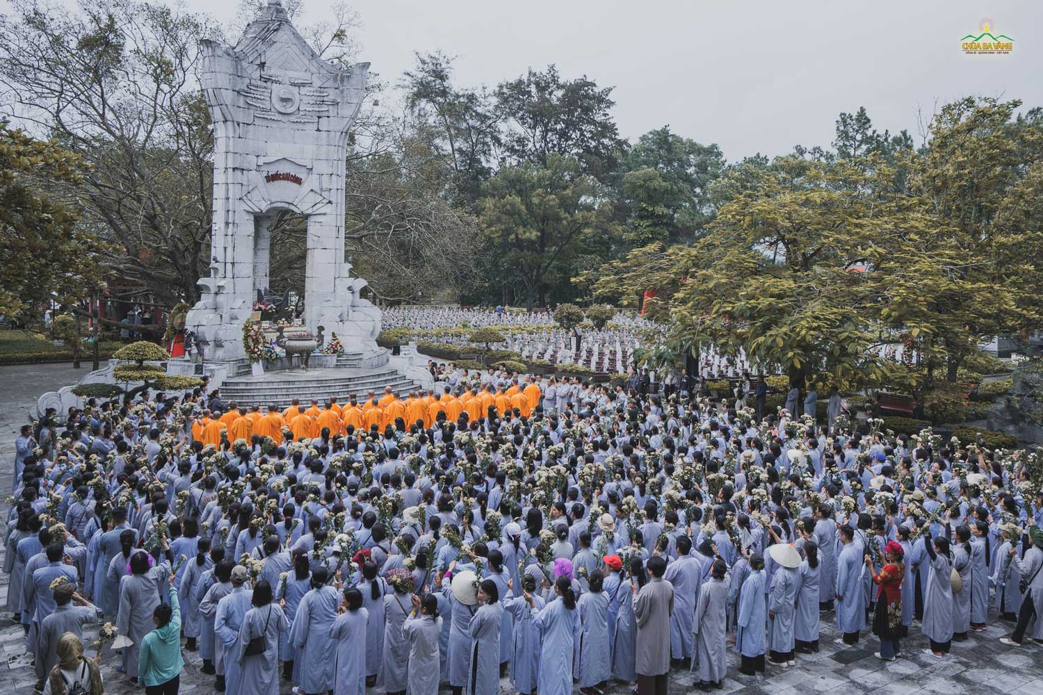 Trước 10.263 ngôi mộ giữa đại ngàn Trường Sơn, những người con Phật càng cảm niệm công đức của các anh các chị đã ngã xuống để cho Tổ quốc được hồi sinh, dân tộc được độc lập. Trong tâm của mỗi người dường như cũng thấu hiểu hơn sự vô giá của độc lập, hòa bình...