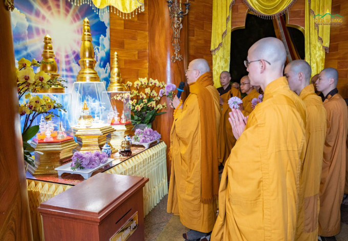 Xá Lợi Phật là kết tinh đặc biệt từ chân thân của Đức Phật, thu nhận được từ tro cốt của Ngài sau khi làm lễ Trà tỳ (Hỏa táng)
