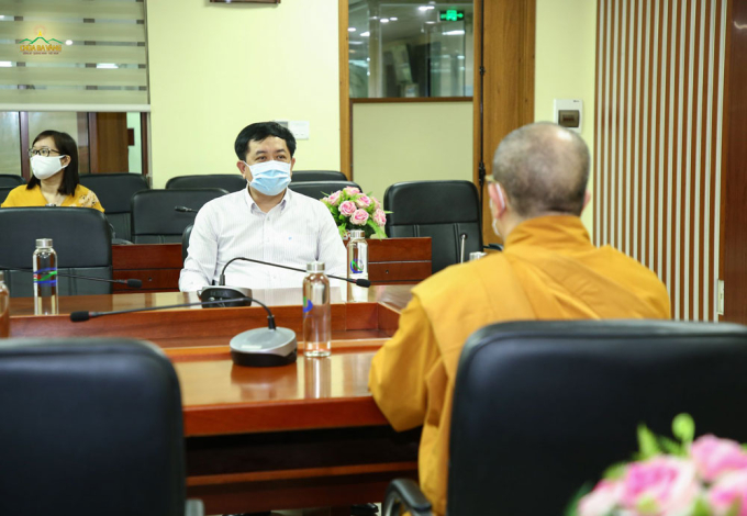 Thay mặt cho toàn thể cán bộ nhân viên của Trung tâm Truyền thông tỉnh Quảng Ninh, Giám đốc Trung tâm - ông Mai Vũ Tuấn gửi lời cảm ơn sâu sắc tới Tăng Ni, Phật tử chùa Ba Vàng