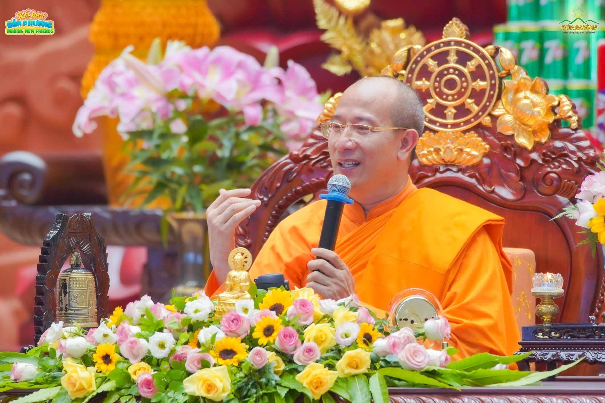 Sư Phụ Thích Trúc Thái Minh giảng về hiếu đạo cho gần 6000 khóa sinh cùng tình nguyện viên khóa tu mùa hè lần 2 - 2023