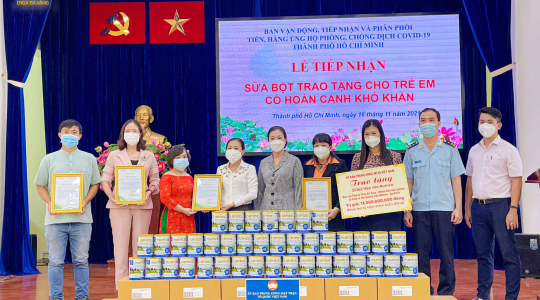UBMTTQ Việt Nam TP.HCM cảm ơn chùa Ba Vàng, nhóm thân hữu Sydney và Công ty sữa thương hiệu Nutrico về việc ủng hộ hơn 22.000 hộp sữa cho trẻ em khó khăn