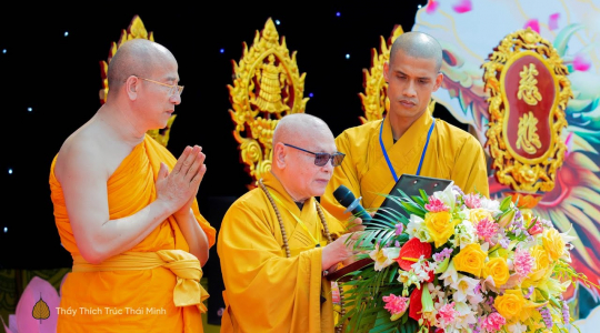Trưởng lão HT.Thích Thiện Nhơn tuyên đọc Thông điệp Phật đản của Đức Pháp chủ GHPGVN
