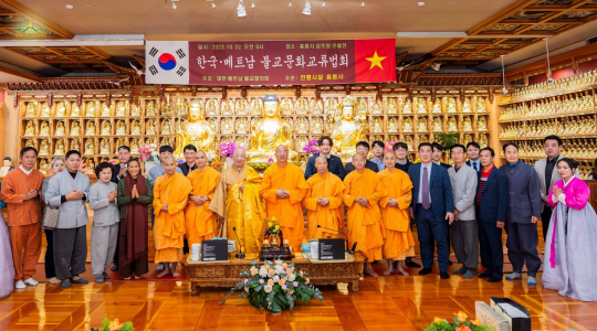 Những khoảnh khắc đẹp trong buổi giảng Pháp của Sư Phụ tại chùa Hưng Luân, Thành phố Incheon