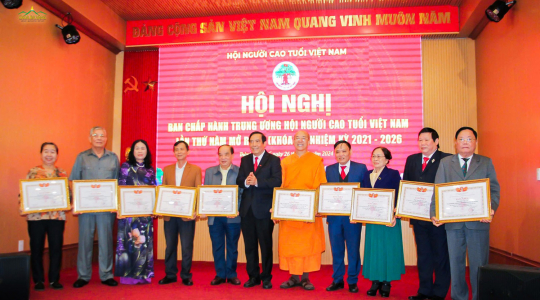 Sư Phụ Thích Trúc Thái Minh tham dự Hội nghị Ban Chấp hành Trung ương Hội Người cao tuổi Việt Nam lần thứ V