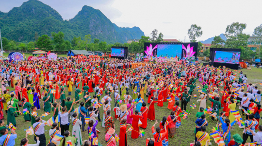Minh Hóa rộn ràng mừng Đại lễ Vesak: Mùa Phật đản đong đầy niềm vui và nghĩa tình