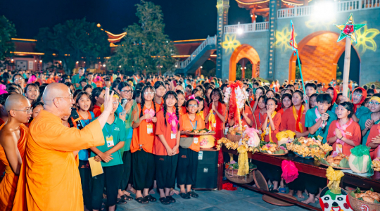 Sư Phụ tham dự phiên chợ quê – Truyền lửa yêu nước và tự hào văn hóa Việt cho khóa sinh