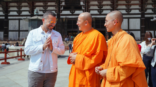 Người nước ngoài bày tỏ niềm quý kính khi gặp Thầy Thái Minh tại Nhật Bản